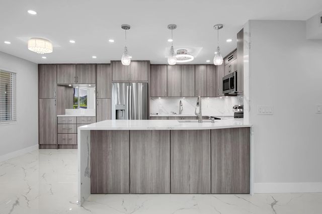 4 of 37 - 108 E Richmond A, Deerfield Beach, FL