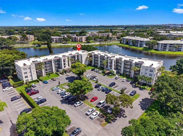 9440 Poinciana Place #302, Davie