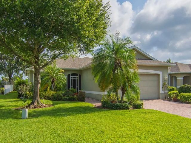 3153 Ashford Square, Vero Beach