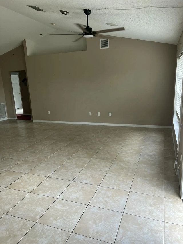 5 of 16 - 782 Sw Crean Terrace, Port St. Lucie, FL