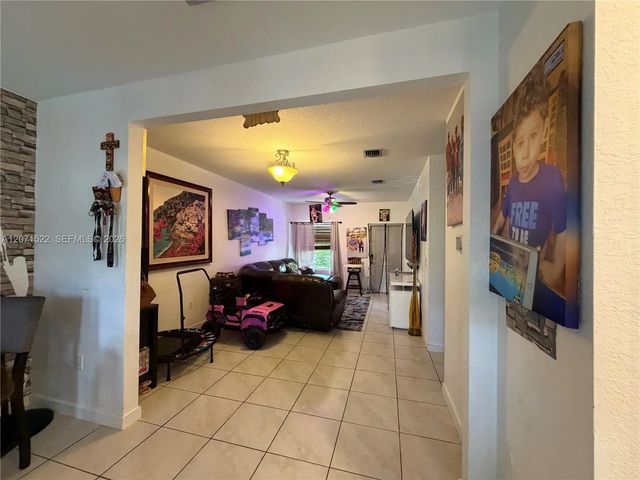 3 of 17 - 548 Ne 5th Way, Florida City, FL
