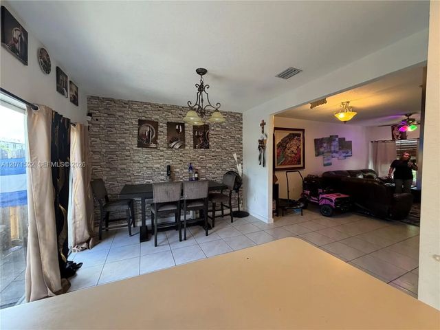 4 of 17 - 548 Ne 5th Way, Florida City, FL
