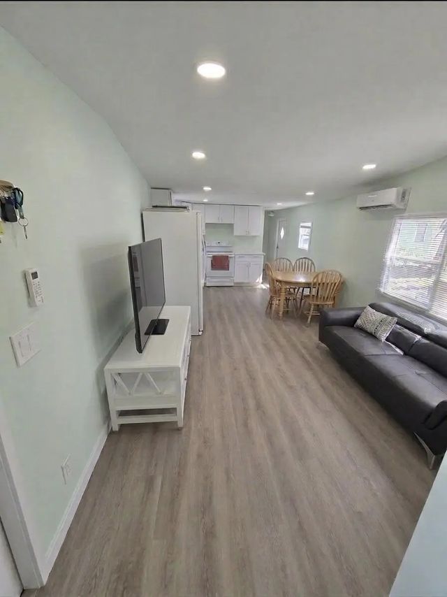 3 of 24 - 2407 Nw 20th Avenue, Boynton Beach, FL