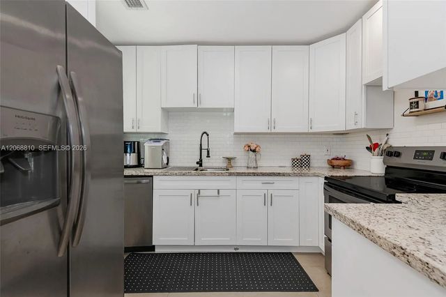 4 of 37 - 18145 Sw 95th Court, Palmetto Bay, FL