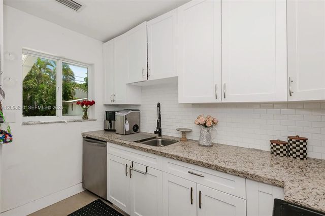 5 of 37 - 18145 Sw 95th Court, Palmetto Bay, FL