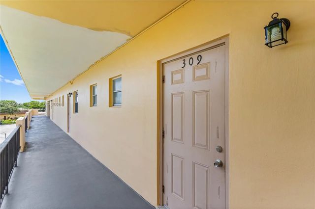 4 of 47 - 201 Berkley Road #309, Hollywood, FL