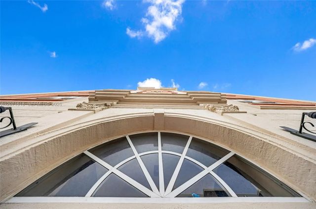 2 of 29 - 727 Collins Avenue, , FL