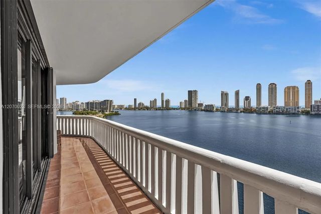 4 of 100 - 3000 Island Boulevard #1106, Aventura, FL