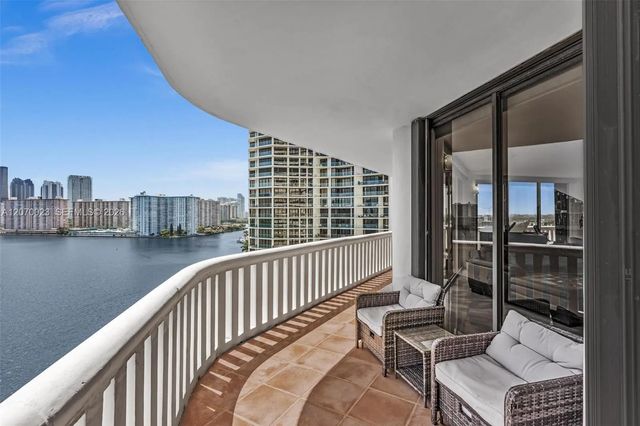 5 of 100 - 3000 Island Boulevard #1106, Aventura, FL