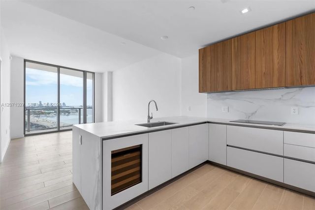 2 of 27 - 1400 Biscayne Boulevard #1905, Miami, FL