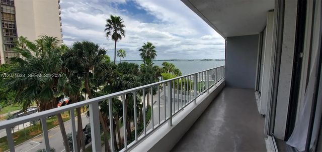 200 Se 15th Road #5h, Miami