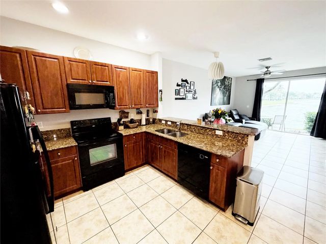 4 of 32 - 1421 Nw 34th Way #1421, Lauderhill, FL