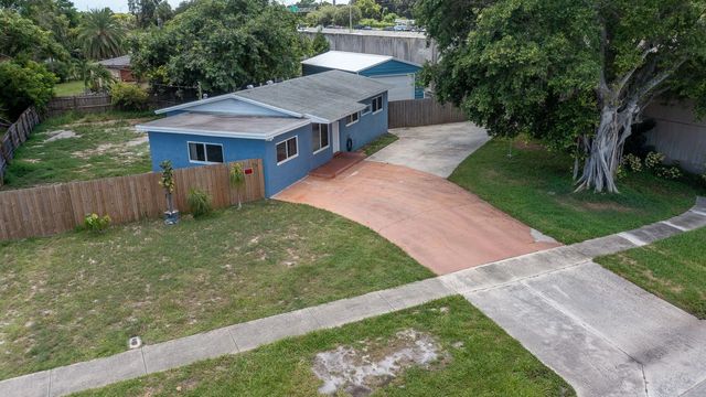 1446 W Drew Street, Lantana