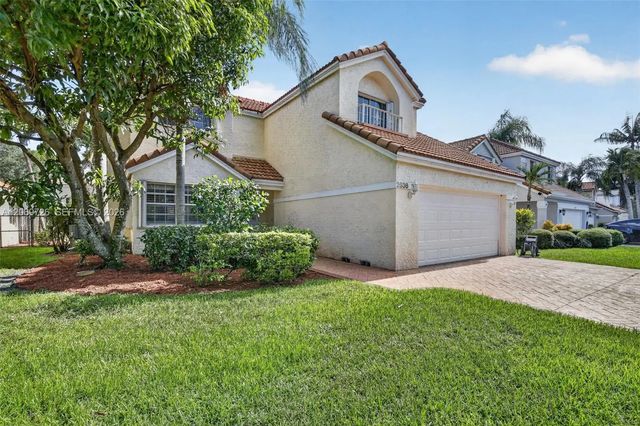 2638 Oak Park Circle, Davie