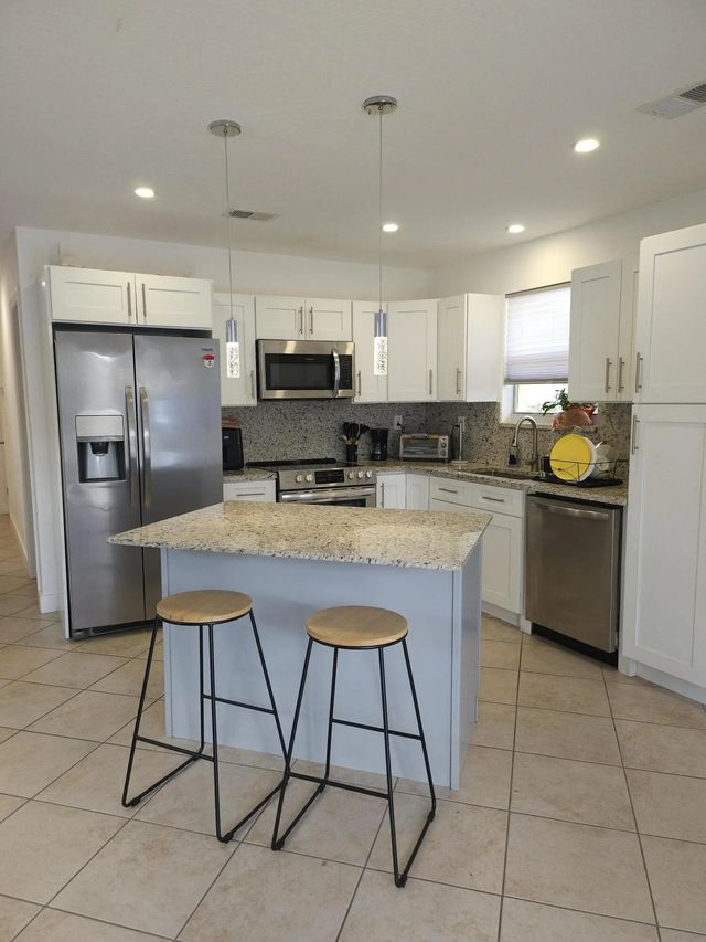 2711 Nw 16 Street, Fort Lauderdale