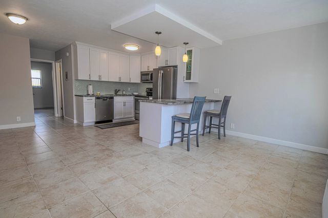 5 of 10 - 401 N J Street #5, Lake Worth Beach, FL