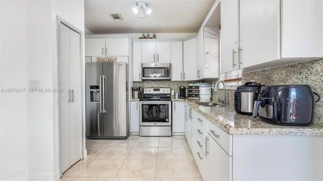 4 of 32 - 27255 Sw 138th Court, Homestead, FL