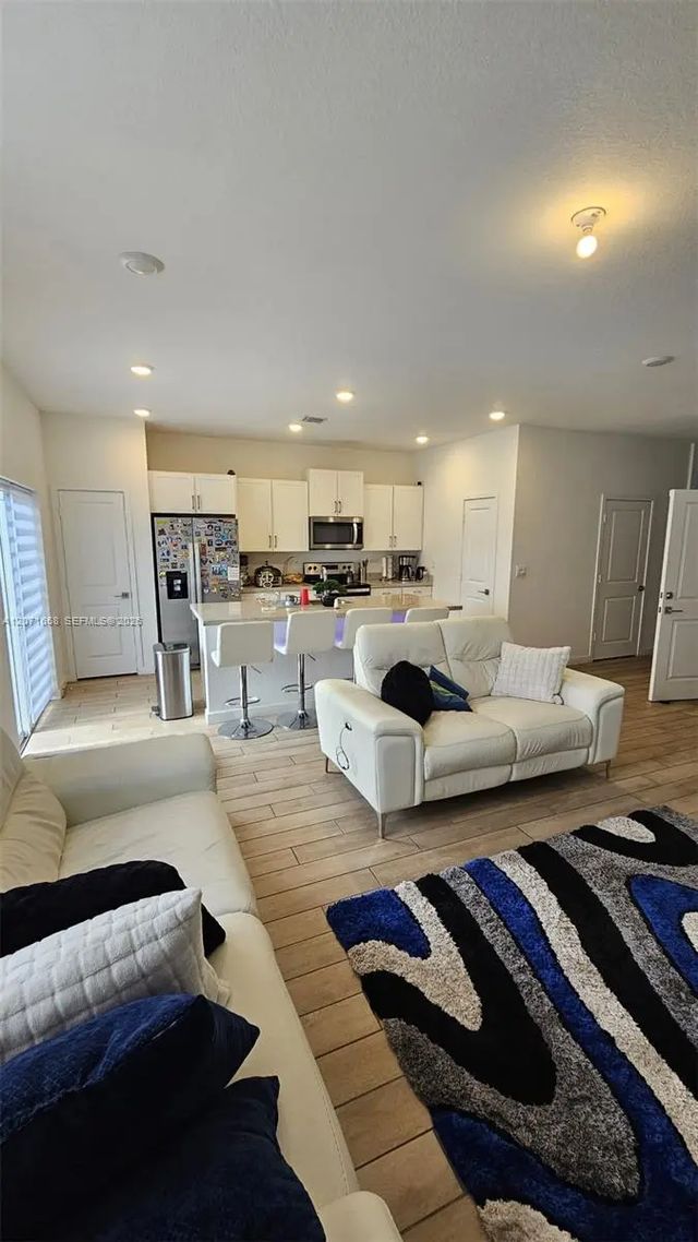 2 of 34 - 1677 Se 8th Avenue, Homestead, FL