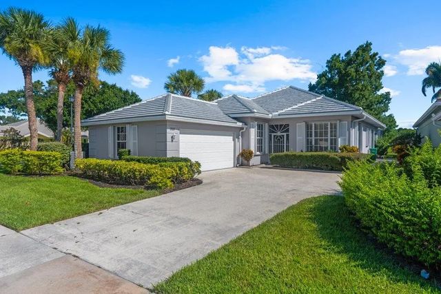 323 Nw Bentley Circle, Port St. Lucie