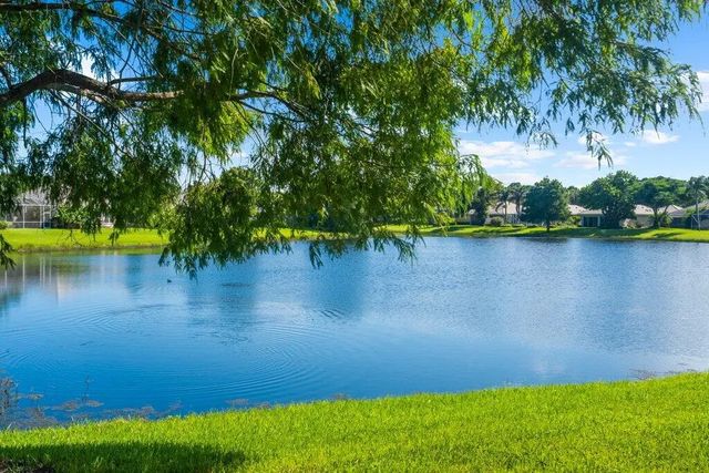 4 of 34 - 323 Nw Bentley Circle, Port St. Lucie, FL