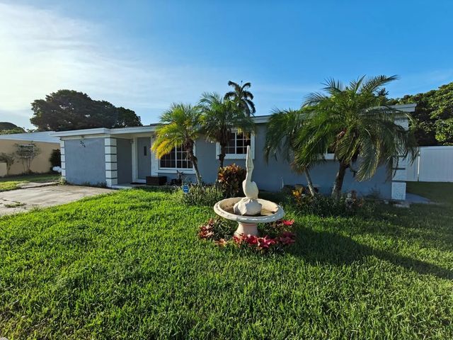 2 of 18 - 324 Mid Pines Road, Palm Springs, FL