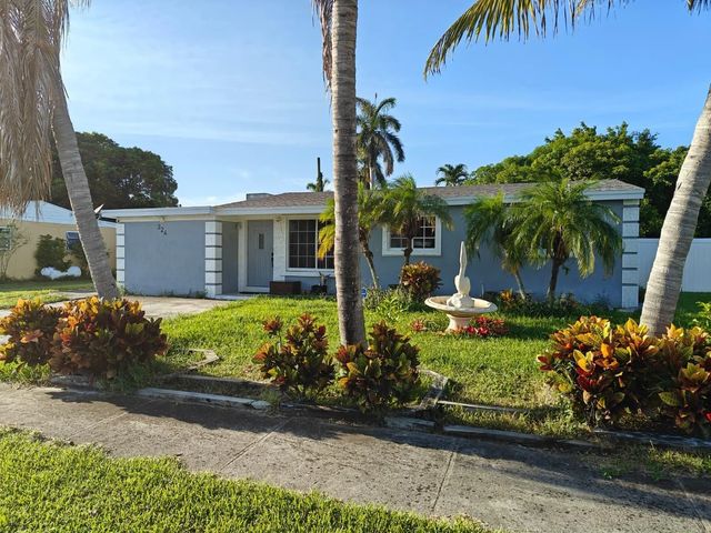 3 of 18 - 324 Mid Pines Road, Palm Springs, FL