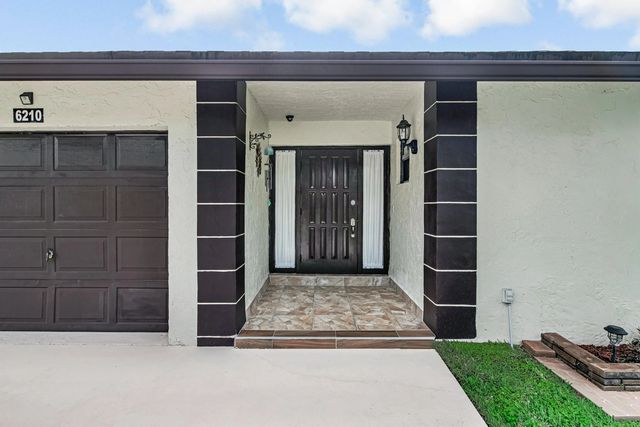 4 of 40 - 6210 Olivewood Circle, Greenacres, FL