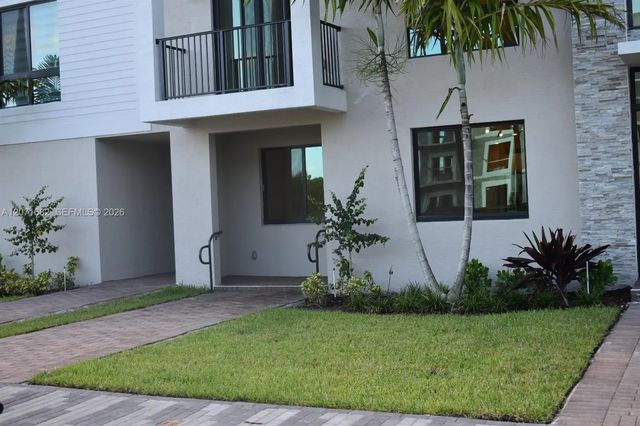 2 of 52 - 4640 Nw 84 #16, Doral, FL