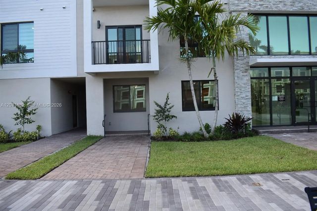 3 of 52 - 4640 Nw 84 #16, Doral, FL