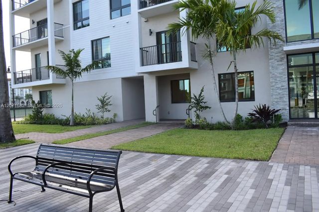 4 of 52 - 4640 Nw 84 #16, Doral, FL