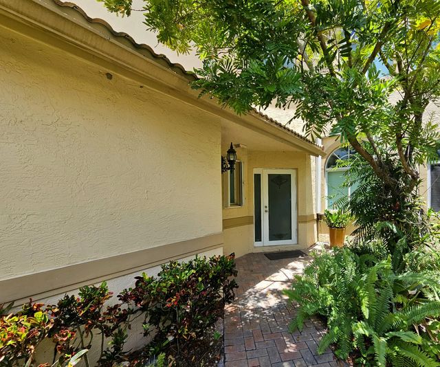 4 of 7 - 8149 Madison Lakes Circle S, Davie, FL