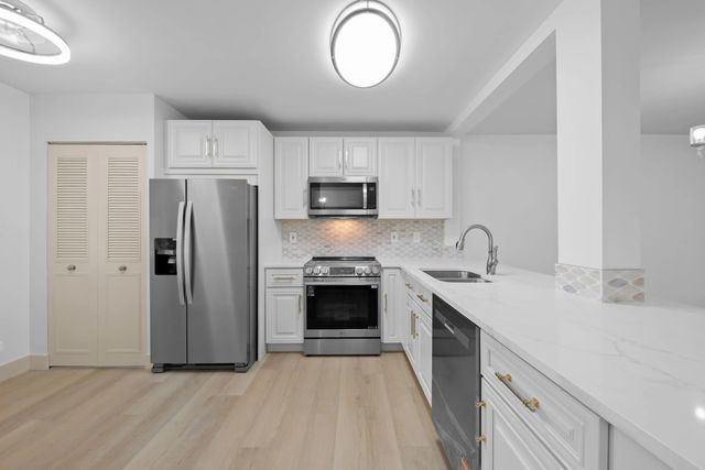 370 Nw 76th Avenue #204, Margate