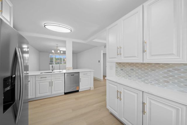 5 of 18 - 370 Nw 76th Avenue #204, Margate, FL