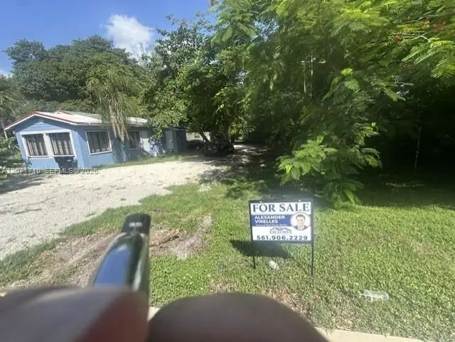 2 of 4 - 12040 W Dixie Highway, North Miami, FL
