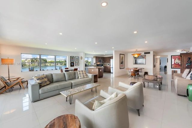 873 Ne 195 #206, Miami