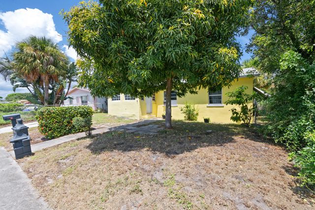 3 of 23 - 616 W 5th Street, Riviera Beach, FL