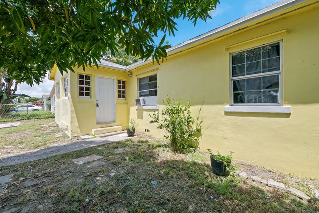 5 of 23 - 616 W 5th Street, Riviera Beach, FL