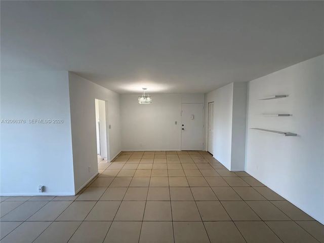 4 of 11 - 952 Ne 199th Street #4k, Miami, FL