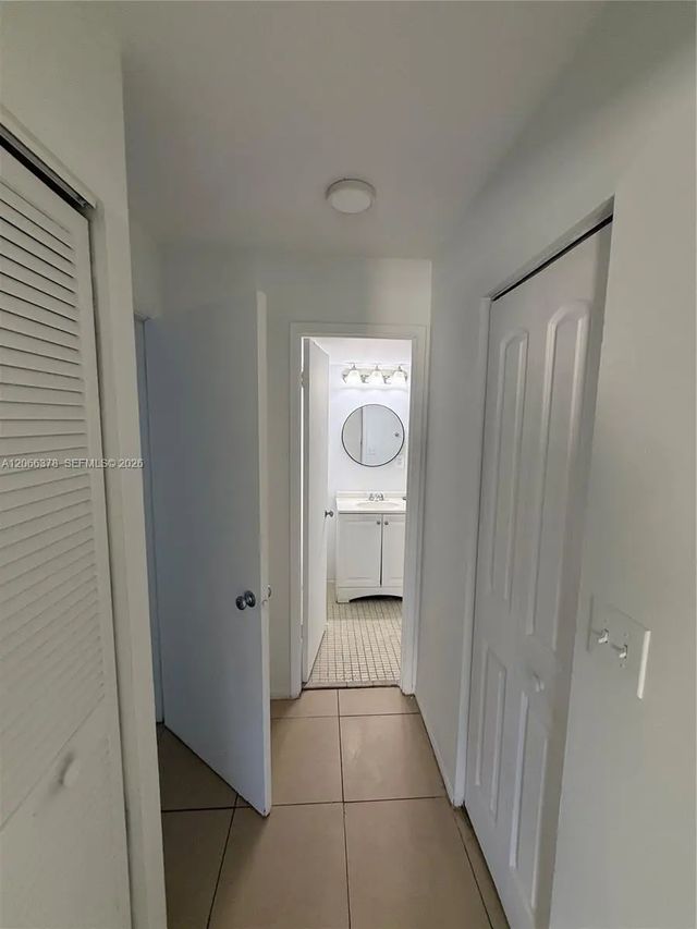 5 of 11 - 952 Ne 199th Street #4k, Miami, FL