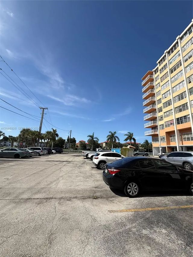 3 of 17 - 2025 Ne 164th Street #707, North Miami Beach, FL