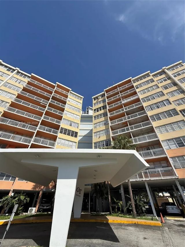 4 of 17 - 2025 Ne 164th Street #707, North Miami Beach, FL