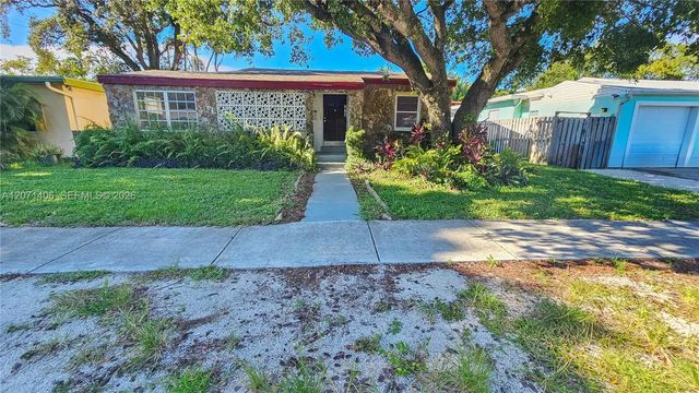 214 Sw 2nd Place, Dania Beach