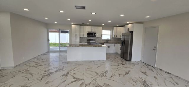 3 of 11 - 303 Sw 33rd Terrace, Deerfield Beach, FL
