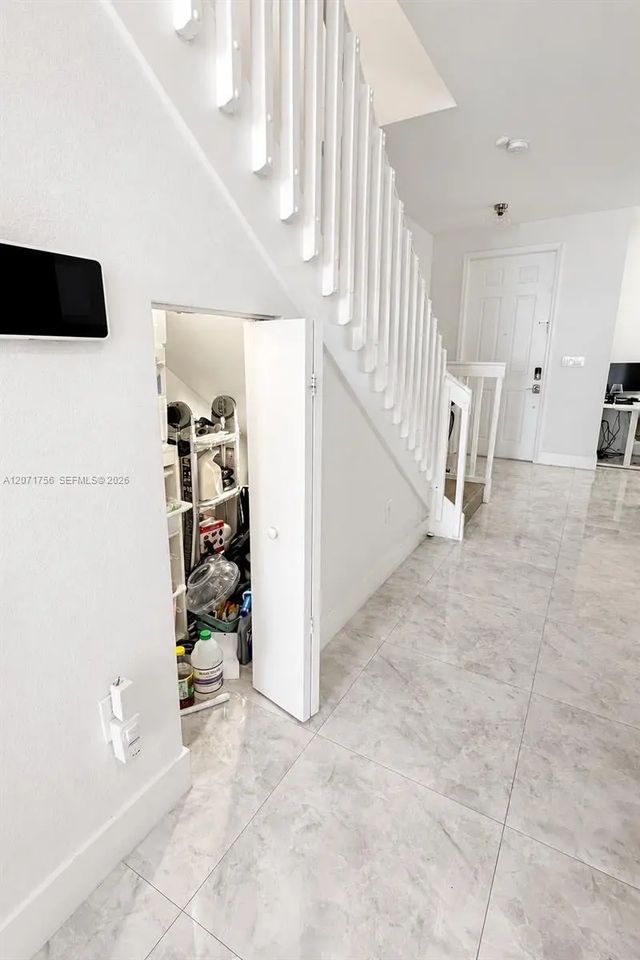 3 of 30 - 8876 W 35th Way, Hialeah, FL