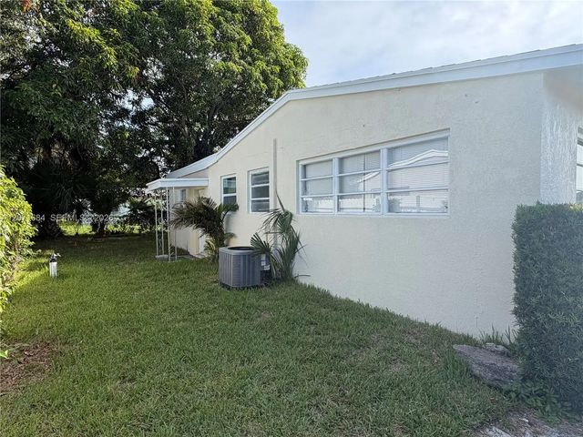 3 of 28 - 1240 W 26th Court, Riviera Beach, FL