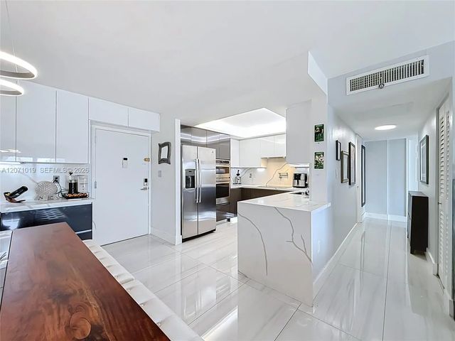 5 of 40 - 6900 Bay Drive #11g, Miami Beach, FL