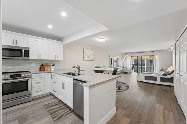 4 of 29 - 327 Lakeview Drive #203, Weston, FL