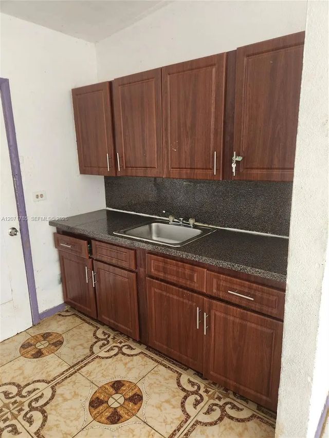 5 of 8 - 6950 Nw 6th Court, Miami, FL
