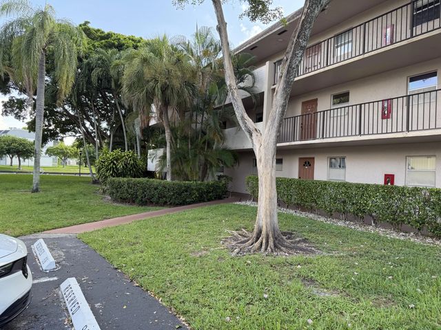 8301 Sands Point  Boulevard #s103, Tamarac
