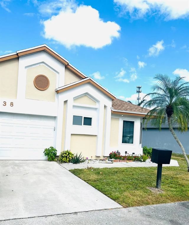 838 E Palm Run Drive, North Lauderdale